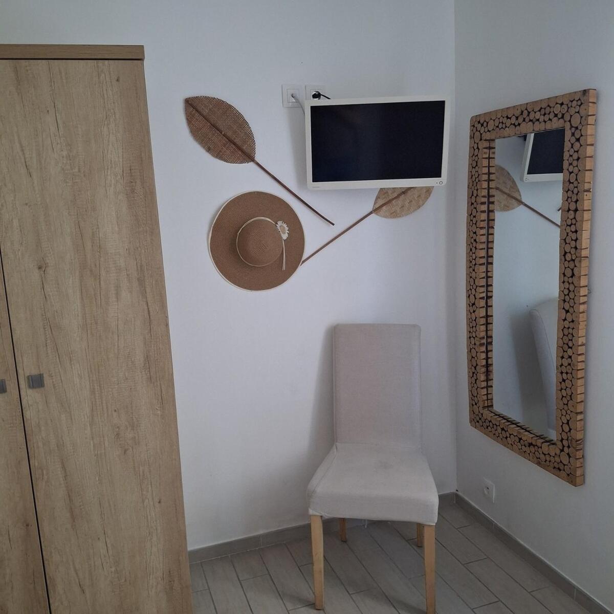 Mistral Appartements Port-Saint-Louis-du-Rhône Exterior foto